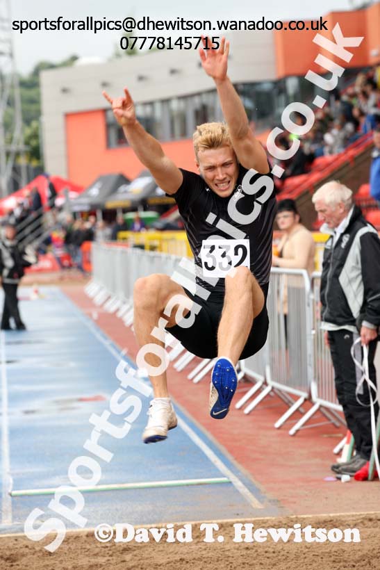 Senior mens long jump, Gateshead Tartan Games. Phot: David T. Hewitson/Sports for All Pics